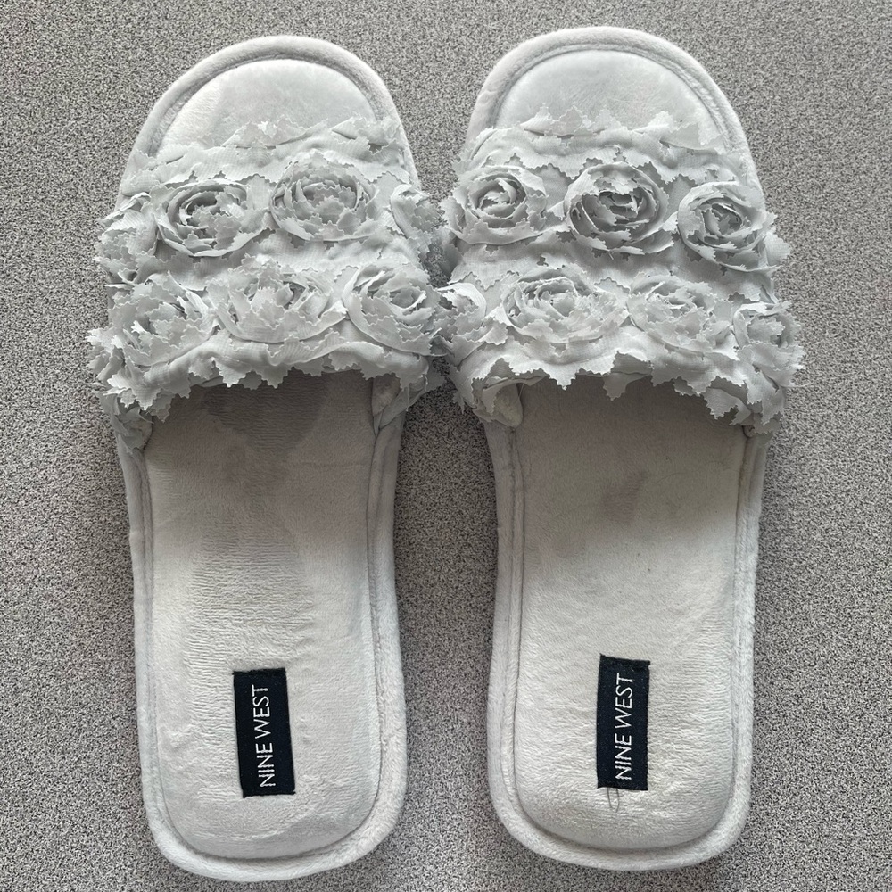 Nine West Grey Rose Bud Slippers Size 11-12